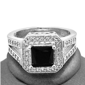 1.4 ctw Dark Sapphire and White Sapphire Ring